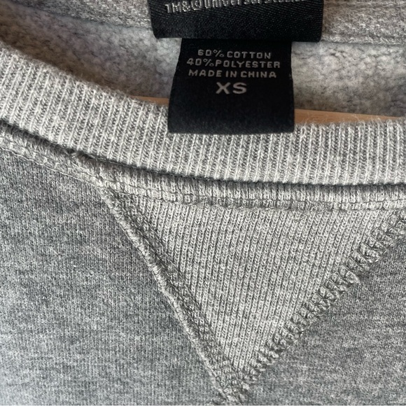 *SOLD* Universal Studios Harry Potter Gryffindor Sweatshirt Size: XS - Picture 4 of 4